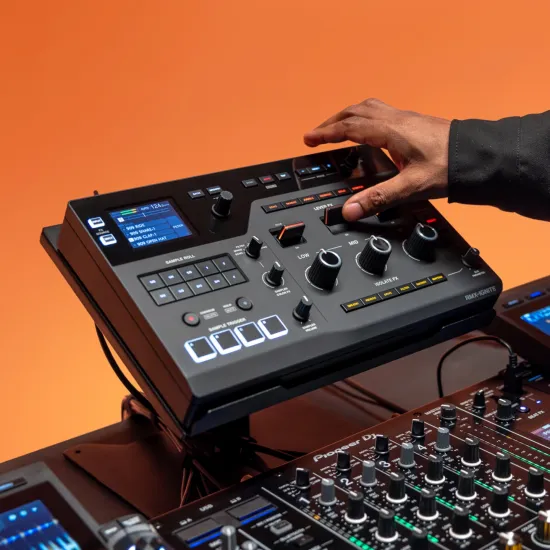 ALPHATHETA DJC-STS2 nastavljivo DJ stojalo za opremo