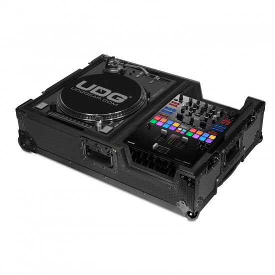 UDG Ultimate Flight Case Scratch Black Plus Trolley Plus Wheels